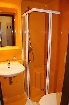 Отель Boardinghouse Mitterweg 5 & 13 Инсбрук