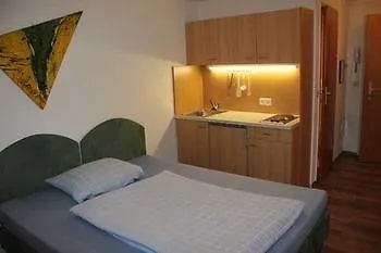 Отель Boardinghouse Mitterweg 5 & 13